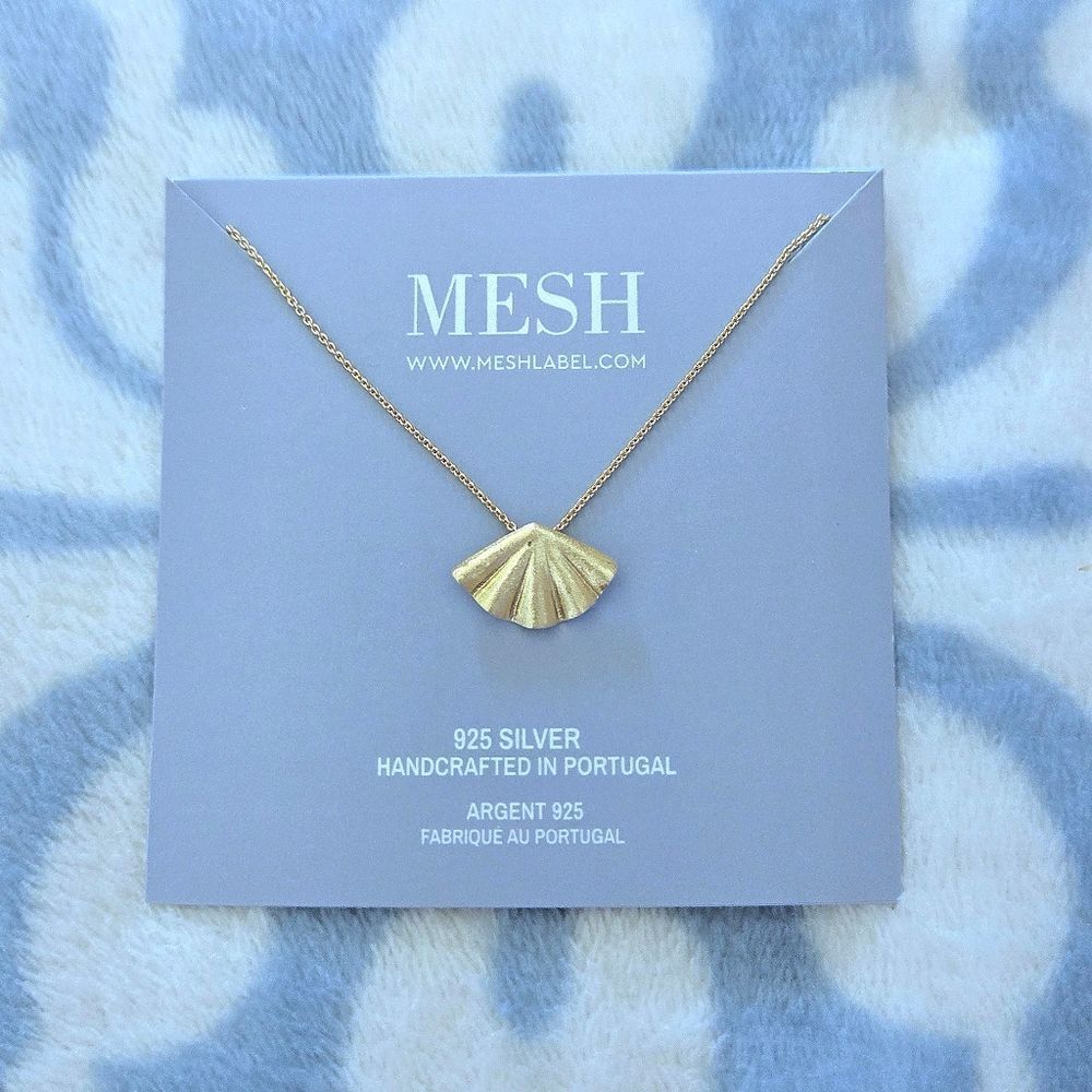 MESH Dainty Pleated Gold💛 Fan🪭 Pendant Necklace